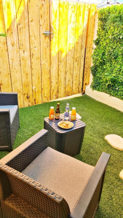 T2 Chambre Miroir Jardin Et Parking Prive Marseilles Exterior foto